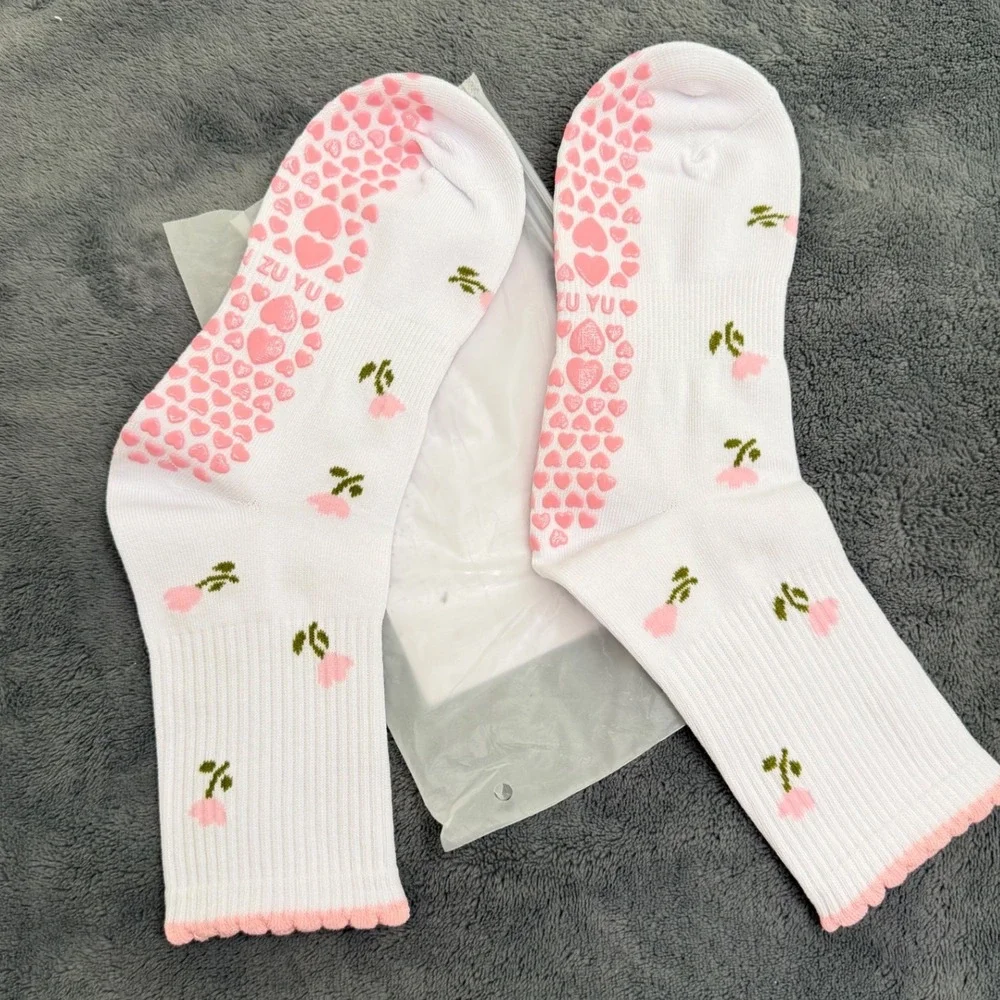 Grip Socks One Size White Pink NWT Floral Heart Grips Lettuce Trim